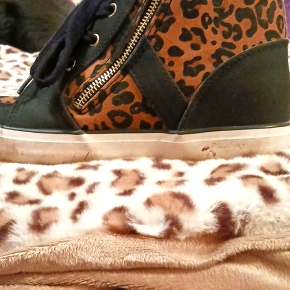 FINAL PRICE before donate! ShoeDazzle Sz 8 Leopard Hidden Wedge Tennis shoes - Picture 14 of 16